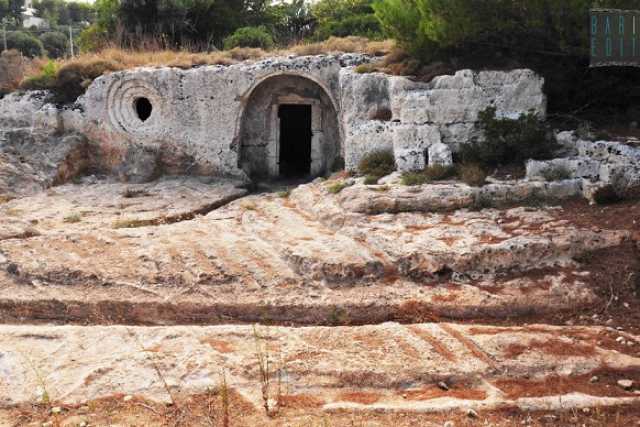 San Giorgio: l�antica e misteriosa chiesa rupestre che si affaccia sul mare di Capitolo